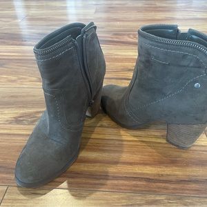 Crown vintage grey booties size 7